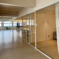 Cloisons de bureau en verre personnalisables avec cadre en aluminium, design moderne insonorisé, OEM ODM