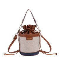 Tas Selempang Wanita Gaya Vintage Jepang Model Bucket Tali Tunggal PU Tahan Air Ritsleting Penutup Tas Selempang Musim Panas untuk Bepergian Tas Wanita Modis