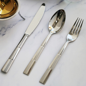 Ensemble de couteau, fourchette et cuillère en acier inoxydable de style européen, poli miroir, design simple, pour restaurant et hôtel - Product Image 4