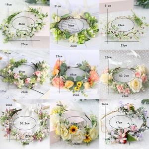 Couronne de fleurs artificielles faites à la main, avec gypsophile et eucalyptus, pour femme, idéale pour mariée, coiffe, voyage, photographie en extérieur - Product Image 2
