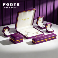 Boîte à bijoux FORTE en cuir PU violet avec éclairage LED, pour bagues et colliers, personnalisable avec logo