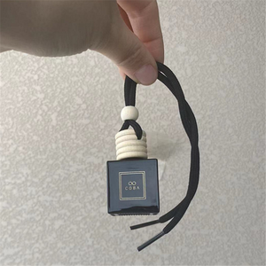Stampa personalizzata <span class=keywords><strong>logo</strong></span> 10ml <span class=keywords><strong>auto</strong></span> appeso diffusore di vetro nero bottiglia di profumo <span class=keywords><strong>con</strong></span> coperchio in legno - Product Image 5