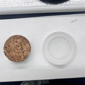 Botella Cuadrada de Vidrio Transparente con Tapa Segura, Elegante, Duradera y Reutilizable para Cocina Comercial, Aceite de Oliva, Vinagre, Jugos y Siropes - Product Image 3