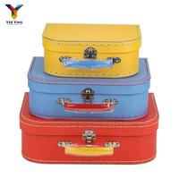 Nouveau produit emballage en papier personnalisé cadeau décoratif faveur de mariage mini valise coffrets cadeaux avec poignée