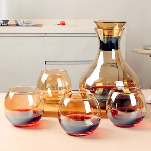 Vendita calda brocca di vetro colorato Set di tazze d'acqua Set di brocche d'acqua in vetro di moda lavabile in lavastoviglie