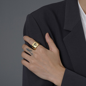 Bague carrée Superman 18 mm en acier inoxydable avec logo gravé au laser, bijou pour femme, cadeau - Product Image 3