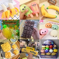 Jouet Squishy Banane Réaliste 12 pièces Boîte de Présentation Montée en Boîte à l'effet de Montée Lente Super Doux Anti-stress à Presser Cadeau pour Enfants et Faveur de Fête