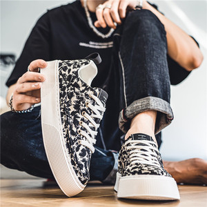 Baskets basses en toile pour hommes, imprimé léopard noir et beige, semelle plateforme épaisse blanche, à lacets, style streetwear décontracté - Product Image 4