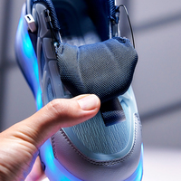 Chaussures à roulettes LED pour enfants avec chargement USB, clignotantes, respirantes, décontractées, personnalisables avec logo OEM/ODM – Vente en gros