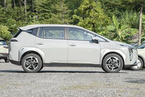 AION Y Plus 2025, SUV électrique à traction avant, 510 km d'autonomie, 136 ch, 5 places, batterie 58,9 kWh, 176 Nm de couple, <span class=keywords><strong>voiture</strong></span> économique - Product Image 3