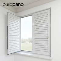 Fenêtre à battant moderne en aluminium avec lames de persienne réglables pour une ventilation naturelle et un contrôle de la lumière du jour