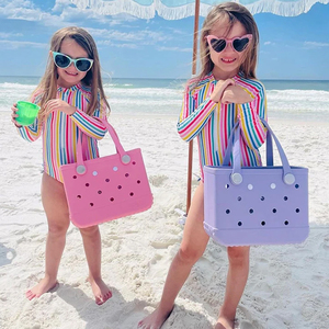 Sac de plage en EVA imperméable grande capacité avec logo imprimé, fourre-tout pour femme, style classique pour les vacances d'été, design à trous en caoutchouc - Product Image 1