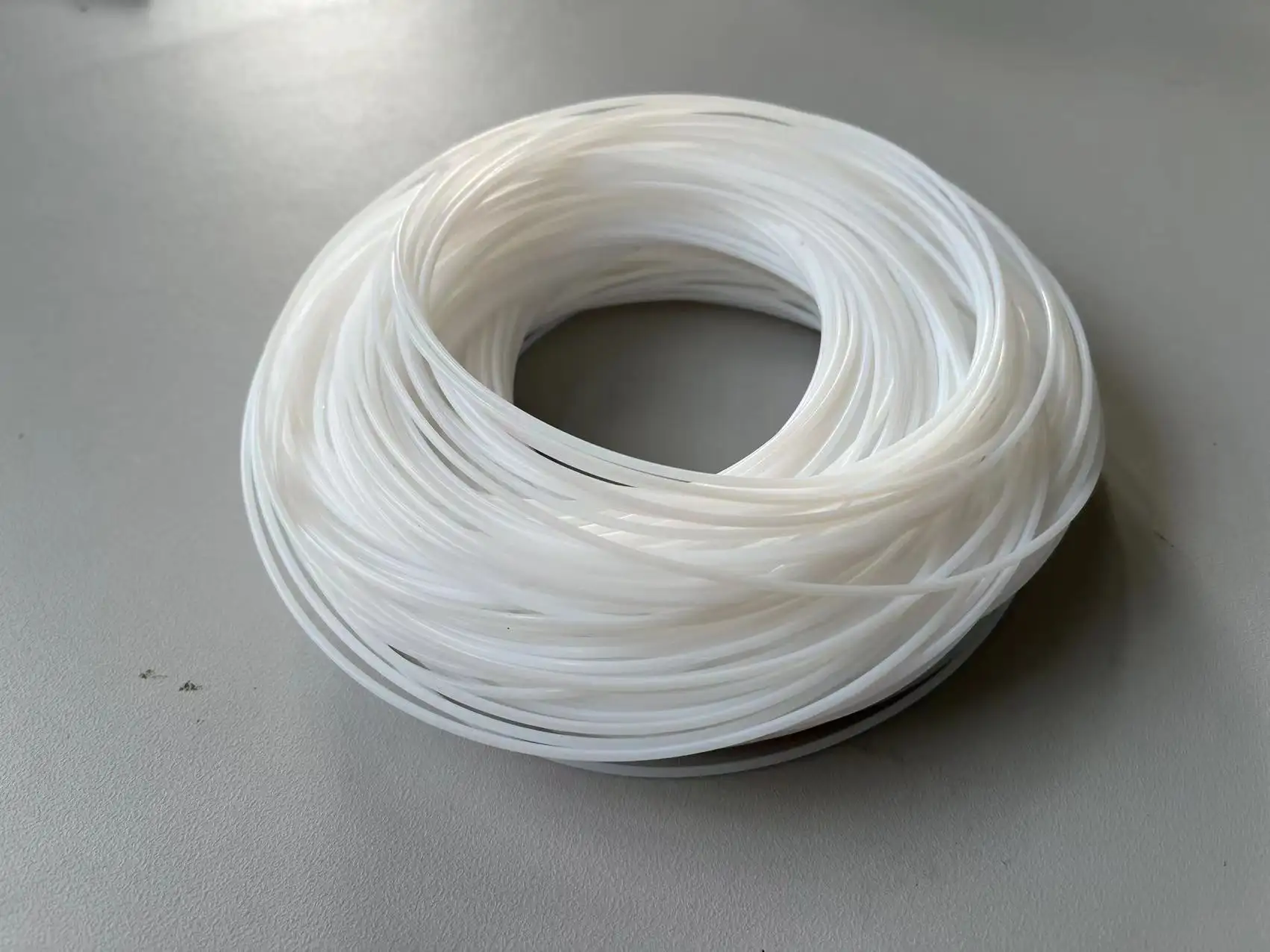 China Fabrik flexible ptfe Schlauch 1,6*0,8*100m ptfe Kunststoff rohr rolle