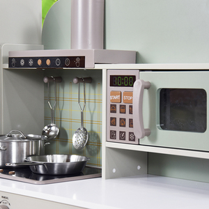 Ensemble de jeu 3-en-1 moderne en bois vert sauge pour enfants : cuisine, réfrigérateur et buanderie avec four, micro-ondes, évier et robinet - Product Image 6