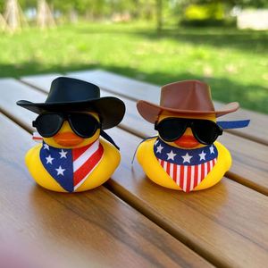 Non. 8 petits canards jaunes en plastique PVC à motif cœur, jouets aquatiques pour thé au lait, mini-écharpe, piscine pour enfants, interaction parent-enfant - Product Image 3