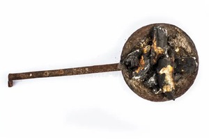 Brûleur à Bakhoor en bois avec revêtement en poudre noire, poignée en bois, qualité supérieure, design fabuleux, brûleur à encens décoratif pour les festivals et les événements - Product Image 3