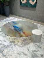 Luxuriöser High-End Wasserwellen-Effekt Gehärtetes Glas Massiver Marmor Farbenfroher Runder Couchtisch Minimalistisches Designer-Modell