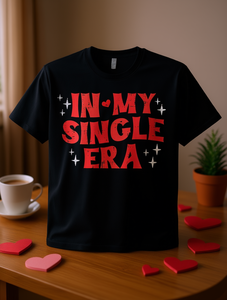 Divertente maglietta In My Single Era con scritta divertente rossa con cuori, vestibilità ampia, casual, regalo di San Valentino per donne e uomini, 100% cotone - Product Image 2