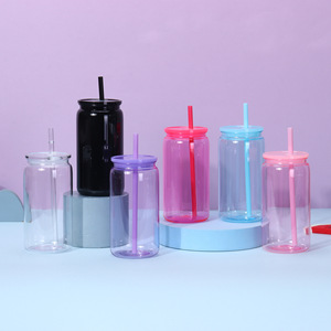 Entrepôt USA Cadeau de la <span class=keywords><strong>Saint</strong></span>-<span class=keywords><strong>Valentin</strong></span> 16oz UV DTF incassable rose clair en plastique blanc en forme de bière canettes <span class=keywords><strong>tasse</strong></span> avec couvercle et pailles - Product Image 1