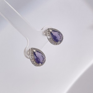 Boucles d'oreilles clous élégantes pour femmes Tianyu Gems, en laiton plaqué or classique, zircon en forme de cœur violet et poire - Product Image 3