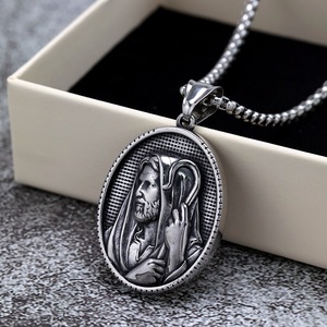 Yunnique – collier avec pendentif en acier inoxydable pour hommes, médaille de saint Christophe de la Grèce antique, bijoux cadeau à une face - Product Image 3