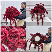 Günstiger Vintage 50cm Burgunderroter Blumenball als Tischdekoration mit Hängenden Blüten aus Seidenrosen