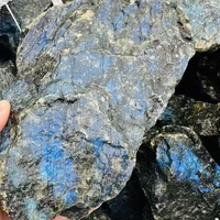 Pierre brute de labradorite naturelle à reflets bleus intenses en gros, spécimen minéral de cristal de guérison, pierre précieuse brute pour sculpture lapidaire