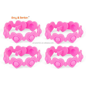Coeur Forme Bracelet Bracelet <span class=keywords><strong>Pop</strong></span> Fidget Jouets En Vrac pour Filles Saint Valentin Cadeaux Étudiants Cadeaux Salle De Classe Prix - Product Image 1