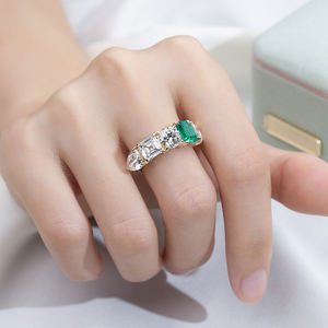 แหวนเพชรเม็ดเดี่ยวและเพชรแล็บ 10K รุ่น MSR-2015 จาก Messi Jewelry สำหรับผู้หญิง - Product Image 5