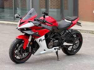 Moto de course QJMOTOR SRK600 à refroidissement liquide 600cc - Product Image 2