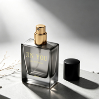 Expédition immédiate : Flacon pulvérisateur de parfum en verre carré plat de 30 ml, de qualité supérieure, avec boîte d'emballage personnalisée de luxe, impression sérigraphique et base lourde.