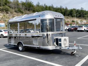 Veicolo Hub Autonomo per Consegna Cibo e Pacchi, Funzionante come Centro di Gestione Mobile per la Logistica dell'Ultimo Miglio nelle Aree Residenziali - Product Image 1