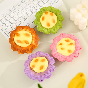 Jouet de décompression en mousse PU à rebond lent, en forme de tarte aux œufs, avec logo personnalisé, vente en gros du fabricant - Product Image 6