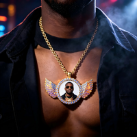 Collier personnalisé avec photo d'ailes serties de pierres, en acier inoxydable 316L, bijoux hip-hop, pendentif commémoratif gravé au laser, OEM/ODM