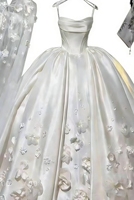Robe de mariée S0368Y 2026 nouvelle collection, moderne, longue, coupe trapèze, sans bretelles, en satin avec fleurs drapées, dos lacé, antistatique, grandes tailles