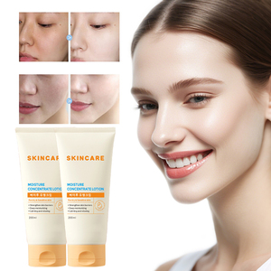 Lotion corporelle hydratante et éclaircissante OEM à l'acide kojique, à l'acide hyaluronique, au niacinamide et à la vitamine C pour adultes 300ml - Product Image 2