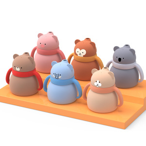 Gobelet à collation pour bébé avec double poignée, en silicone, avec paille intégrée pour l'eau et des motifs animaux, pour l'alimentation et la boisson, durable - Product Image 1