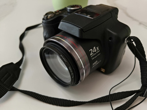 กล้องถ่ายรูปราคาประหยัดสำหรับมือใหม่ Panasonic Lumix FZ40 14.1MP ซูม 24 เท่า กล้องดิจิตอลสำหรับถ่ายภาพกลางแจ้งในเวลากลางวัน - Product Image 4