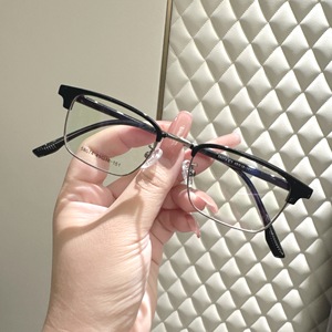 Montura de gafas cuadradas de aleación Danyang 58074 para hombre, tamaño mediano, montura completa, lentes acrílicas, estilo empresarial - Product Image 1