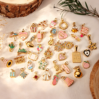 Pendentifs en émail colorés en forme de cœur de dessin animé en gros, breloques en acier inoxydable plaqué or 18 carats, bijoux de mode