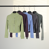 Veste de sport personnalisée avec logo pour femme, vêtements de fitness, yoga, haut court à manches longues avec trous pour les pouces, col haut, vêtements de sport actifs