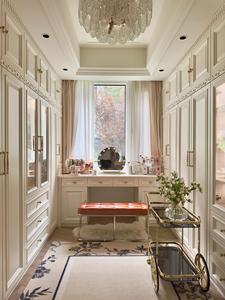 Armadio a Muro Intagliato su Misura Color Crema con Illuminazione LED - Cabina Armadio di Lusso per Camera da Letto - Product Image 3