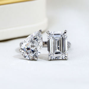 Bague pour femme Messi Jewelry MSR-2030 PT950 avec diamant de laboratoire et émeraude en forme de poire - Product Image 1