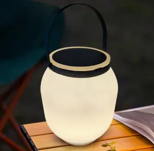 מוצרים חדשים PE פלסטיק LED ביתי עמיד למים אינטליגנטי טעינה שמש מנורת יד מנורת קמפינג מנורת שולחן