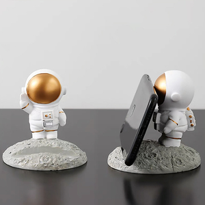 Soporte para Teléfono con Diseño de Astronauta, Accesorio de Escritorio de Resina, Diseño de Ciencia Ficción, Soporte para Tablet con Manos Libres, Esencial para Ver Películas - Product Image 3