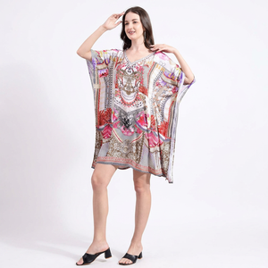 Robe longue caftan en viscose pour femme, style africain, coupe décontractée, poncho, kimono, finition soyeuse, tenue bohème pour les vacances, la détente et les stations balnéaires - Product Image 1
