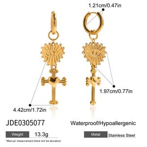 Collar con Colgante de Cruz y Corazón de Acero Inoxidable Chapado en Oro de 18K, Diseño Moderno y Elegante para Mujer, con Engaste de Ojo de Diablo - Product Image 6