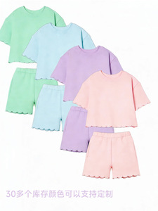 Set Estivo <span class=keywords><strong>in</strong></span> Cotone con Bordo Smerlato <span class=keywords><strong>in</strong></span> French Terry per Mamma e Bambina, Completo per Bambini con Felpa e Pantaloncini, Outfit per Bambine - Product Image 2