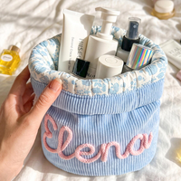 Sac cosmétique en velours côtelé avec broderie personnalisée, grande capacité, sac de voyage cylindrique pour le rangement du maquillage pour femmes, en gros