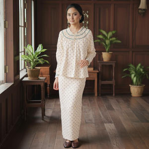 ชุดบาจู คูรุง ซูลัม โกยัง ผลิตโดยโรงงานโดยตรง, ชุดเคบายะสมัยใหม่ ผ้ากำมะหยี่ลายแจ็คการ์ด, ผ้าเครปซีไร้รอยยับ, ชุดวิรัล ราญา 2025 รับตัดเย็บตามแบบ ODM - Product Image 1